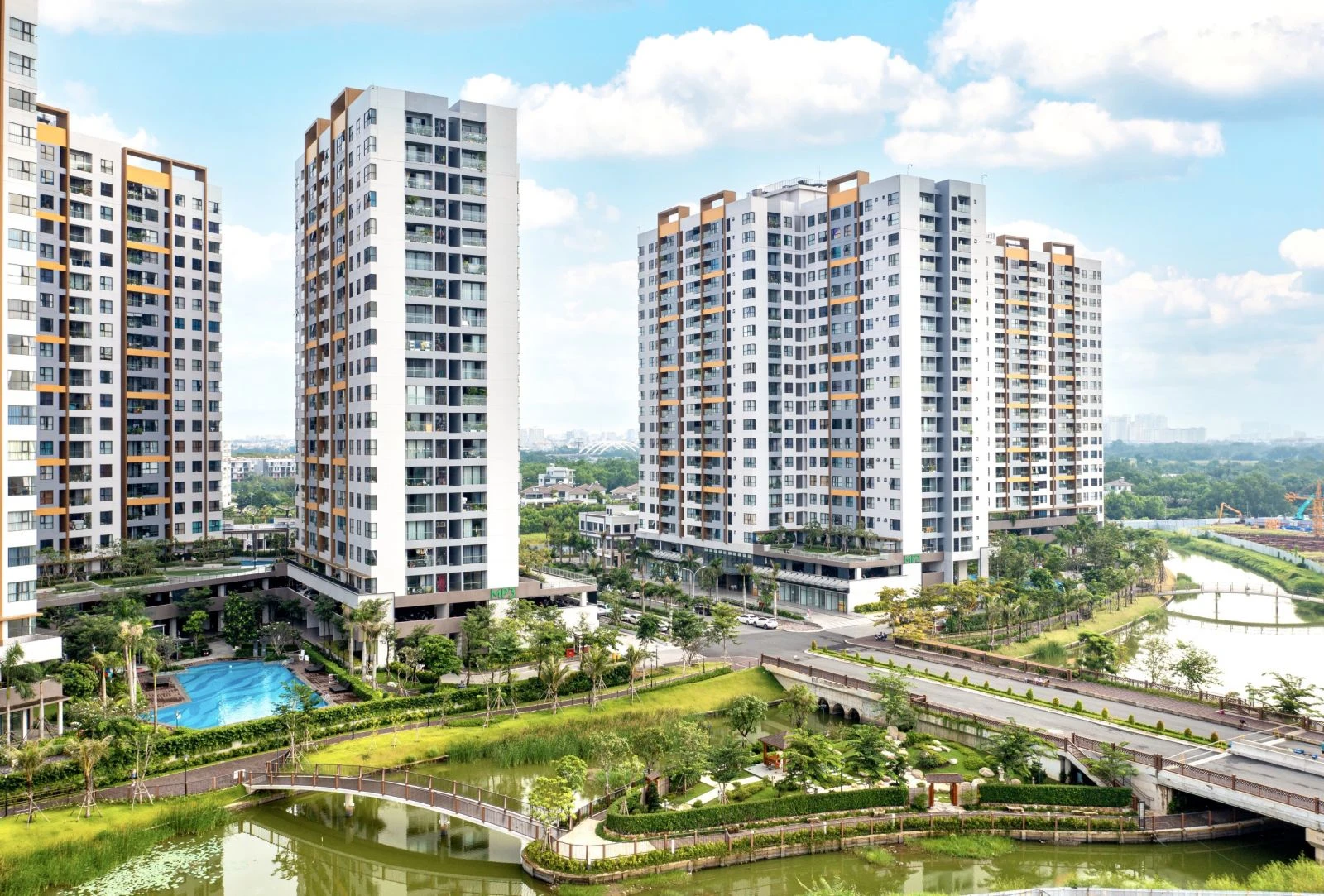 Mizuki Park MP1-5 với các tòa căn hộ hiện đại bên kênh đào và công viên xanh nội khu
